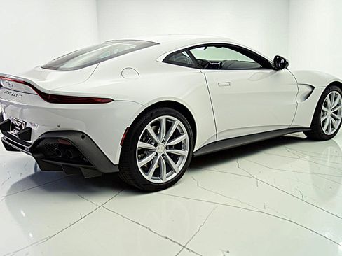 Used 2023 Aston Martin V8 Vantage Coupe RWD image 8