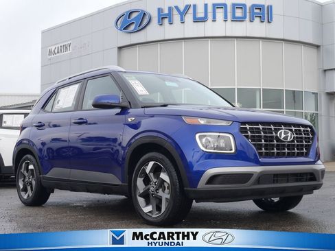 Used 2023 Hyundai Venue Limited FWD image 1