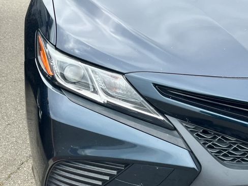 Used 2018 Toyota Camry SE w/ Moonroof Package image 14