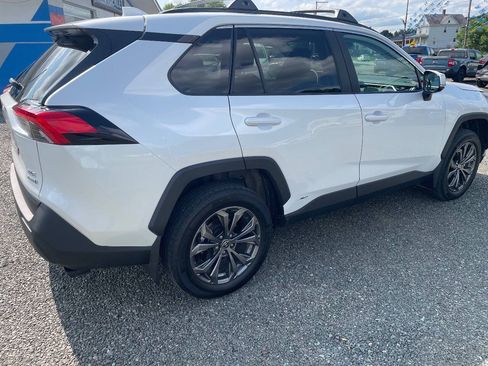 Used 2023 Toyota RAV4 XLE Premium AWD/4WD image 6