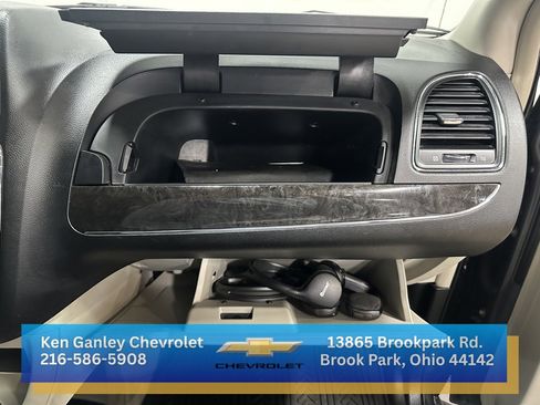 Used 2015 Chrysler Town & Country Limited Platinum w/ Trailer Tow Group image 25