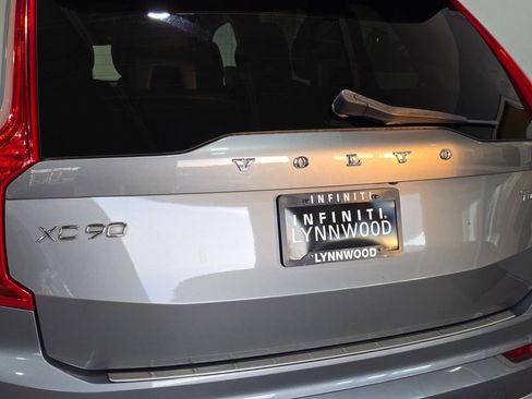 Used 2016 Volvo XC90 T6 Momentum w/ Momentum Plus Package image 26