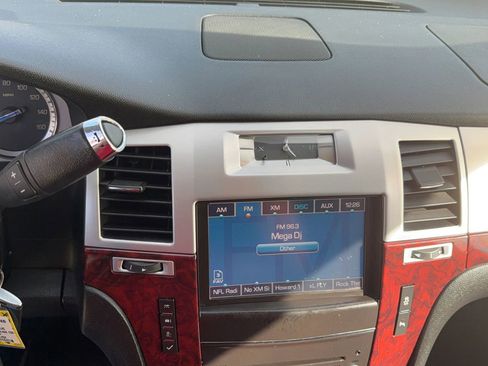 Used 2013 Cadillac Escalade ESV Premium image 27