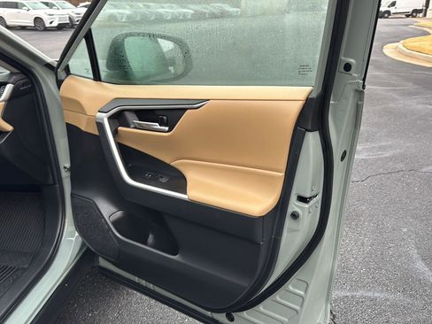 Used 2023 Toyota RAV4 XLE Premium image 12