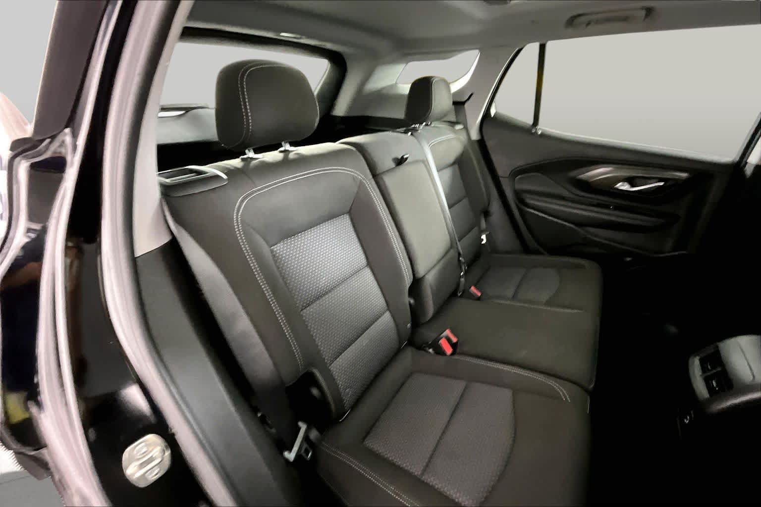 Used 2024 GMC Terrain SLE w/ Driver Convenience Package FWD image 19