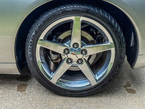 Used 2006 Chevrolet Corvette Convertible w/ Preferred Equipment Group RWD image 27