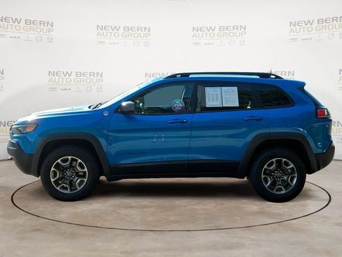 Used 2019 Jeep Cherokee Trailhawk w/ Comfort/Convenience Group AWD/4WD image 2