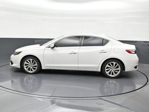 Used 2018 Acura ILX FWD image 2