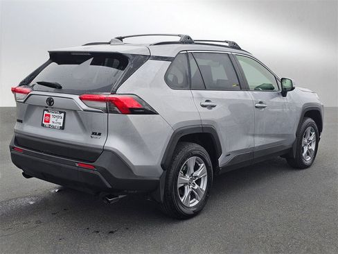 Used 2025 Toyota RAV4 XLE image 5