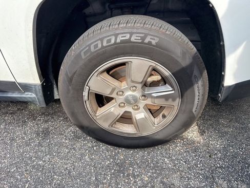 Used 2016 Jeep Compass Latitude image 11