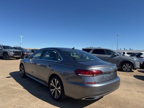 Used 2021 Volkswagen Passat 2.0T SE image 13