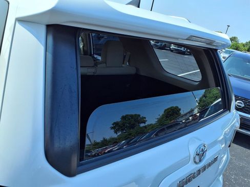 Used 2018 Toyota 4Runner SR5 AWD/4WD image 28