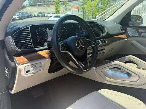 Used 2024 Mercedes-Benz GLS 450 4MATIC image 14
