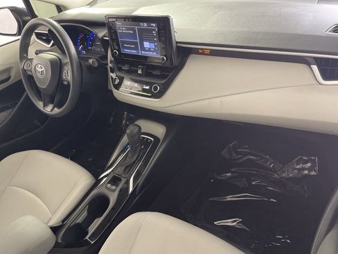 Used 2022 Toyota Corolla LE w/ Carpet Mat Package (TMS) FWD image 27