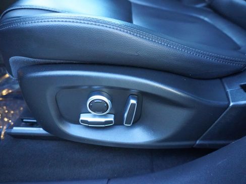 Used 2020 Jaguar F-PACE Premium image 30