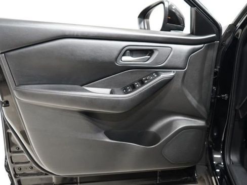 Used 2024 Nissan Rogue SV image 19