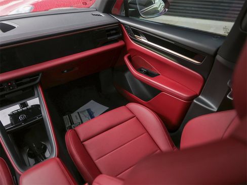 New 2025 Porsche Macan 4S Electric image 33