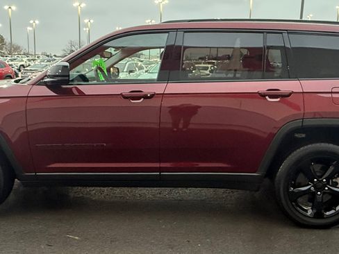 Used 2022 Jeep Grand Cherokee L Limited w/ Black Appearance Package image 7