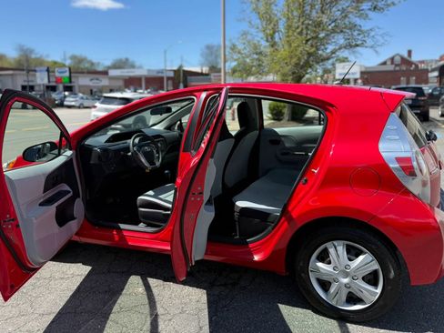 Used 2012 Toyota Prius C One FWD image 7