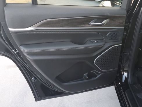 New 2026 Jeep Grand Cherokee L Limited image 19