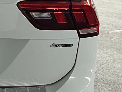 Used 2022 Volkswagen Tiguan SE image 32