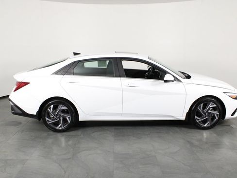Certified 2024 Hyundai Elantra SEL w/ Convenience Package FWD image 12