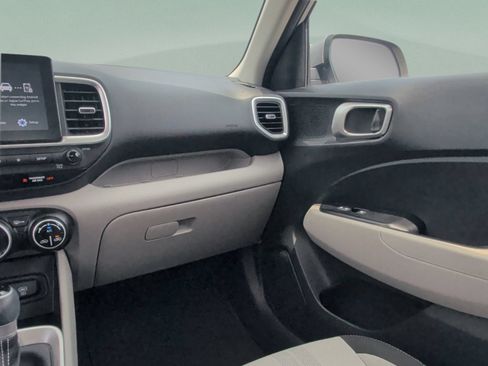 Used 2024 Hyundai Venue SEL FWD image 35