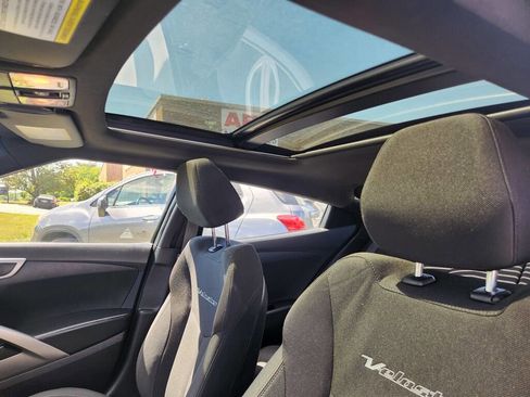 Used 2017 Hyundai Veloster Value Edition FWD image 22