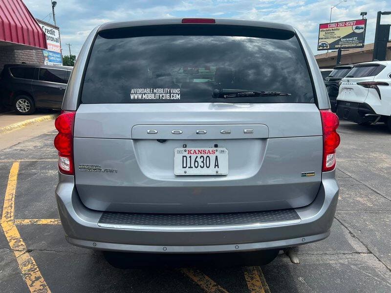 Used 2017 Dodge Grand Caravan SE w/ Power Window Group FWD image 13