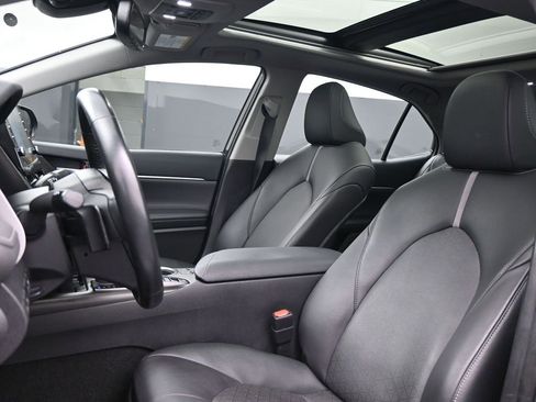 Used 2024 Toyota Camry XSE image 11