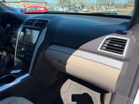 Used 2015 Ford Explorer XLT w/ Equipment Group 202B image 12