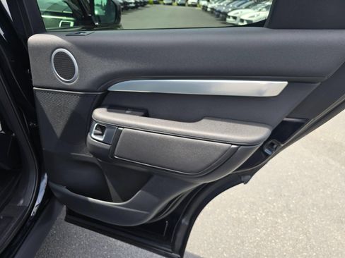 Used 2020 Land Rover Discovery Landmark AWD/4WD image 25