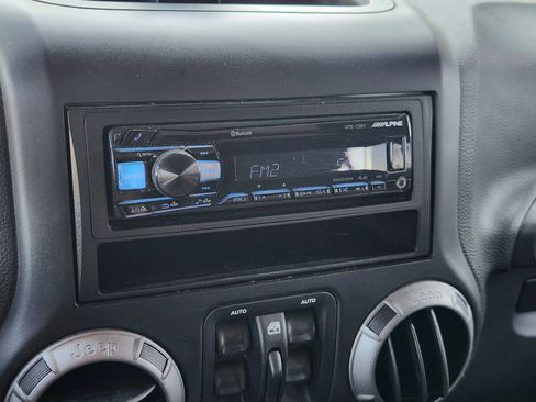 Used 2017 Jeep Wrangler Unlimited Sport AWD/4WD image 31