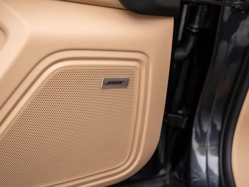 Certified 2025 Porsche Macan image 16