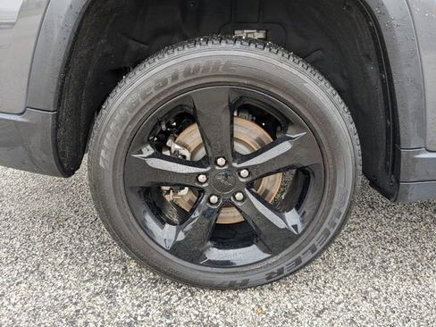 Used 2023 Jeep Grand Cherokee L Laredo image 12