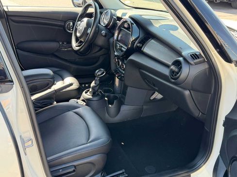 Used 2018 MINI Cooper 4-Door Hardtop FWD image 29
