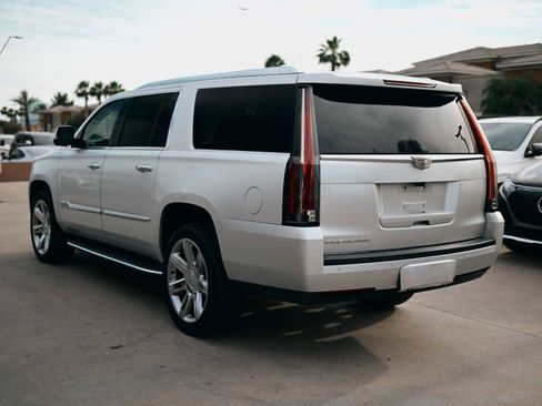 Used 2019 Cadillac Escalade ESV Luxury image 5