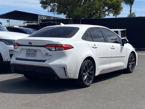 Used 2023 Toyota Corolla SE w/ SE Package image 3