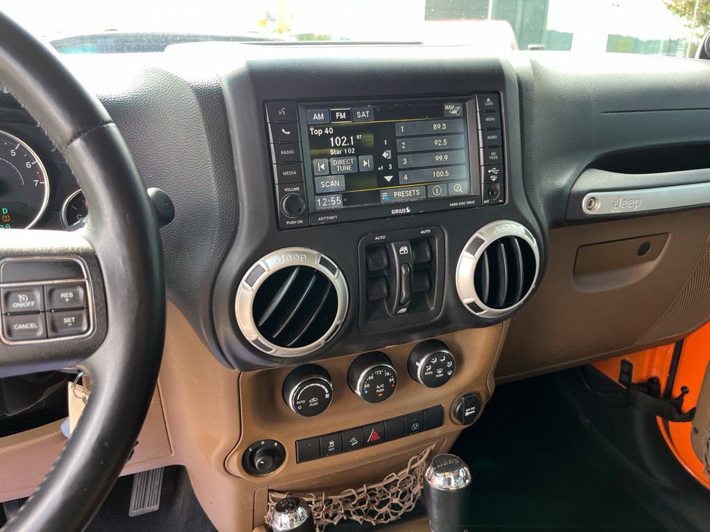 Used 2013 Jeep Wrangler Unlimited Rubicon w/ Connectivity Group AWD/4WD image 10