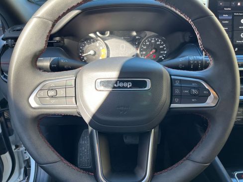 Used 2025 Jeep Compass Trailhawk image 27