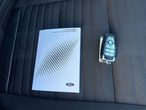 Used 2025 Ford Explorer ST-Line w/ ST-Line Street Pack image 22