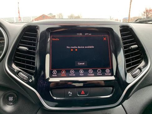 Used 2019 Jeep Cherokee Limited image 20