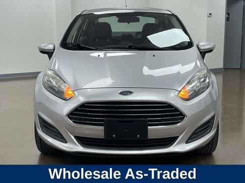 Used 2015 Ford Fiesta SE FWD image 2