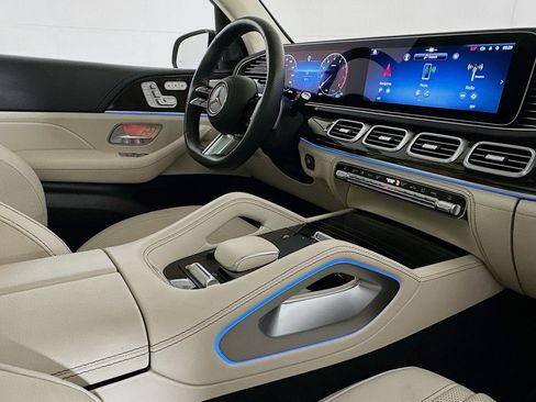 Used 2024 Mercedes-Benz GLS 450 4MATIC image 32