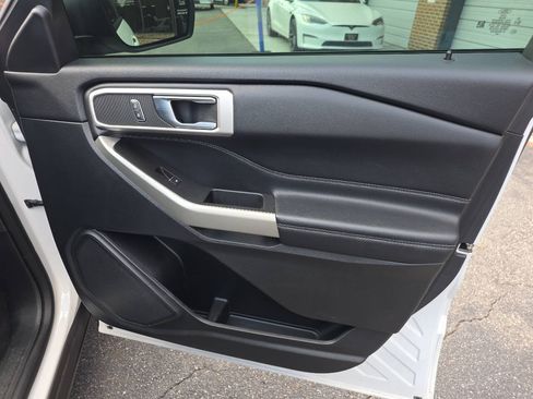 Used 2020 Ford Explorer XLT w/ Equipment Group 202A RWD image 27