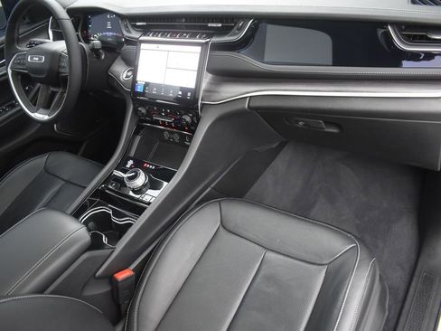 Used 2023 Jeep Grand Cherokee 4WD 4xe w/ Luxury Tech Group II image 38