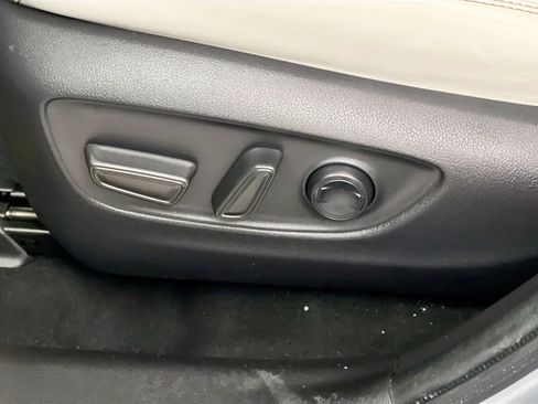 Used 2023 Toyota RAV4 XLE Premium image 15