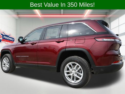 New 2026 Jeep Grand Cherokee Laredo image 2