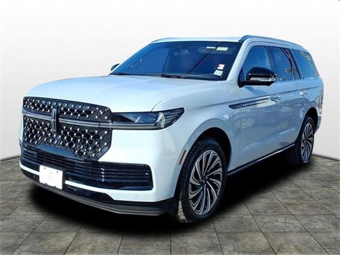 Used 2025 Lincoln Navigator Black Label image 3