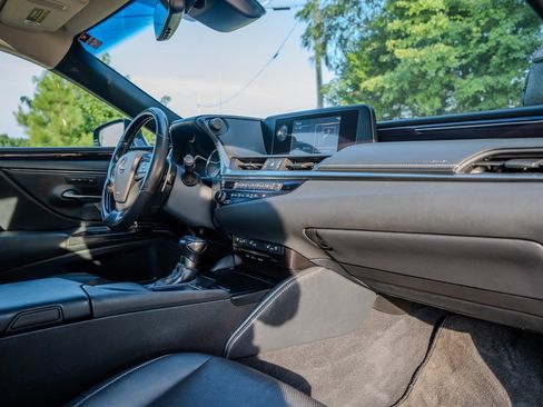 Used 2019 Lexus ES 350 w/ Premium Package FWD image 32